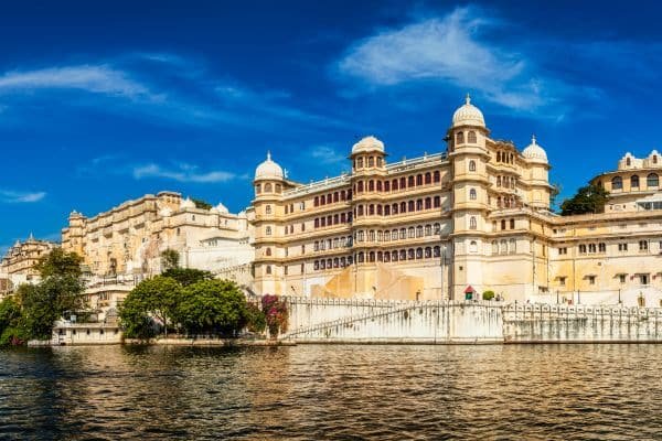 Top 8 Romantic Indian Destinations for Valentine's Day 2024
